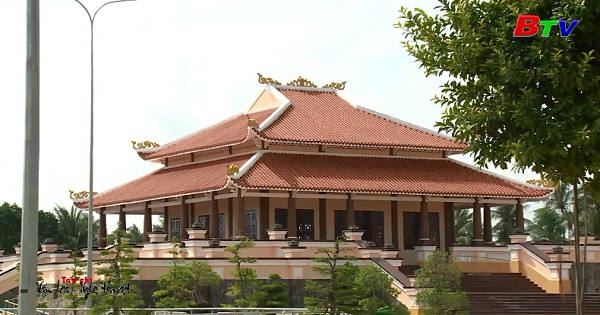 Thăm đền thờ Bác ở Cù Lao Dung